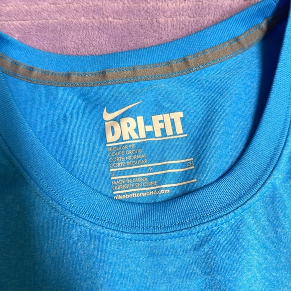 Nike long sleeve shirt size small - Picture 2 of 3